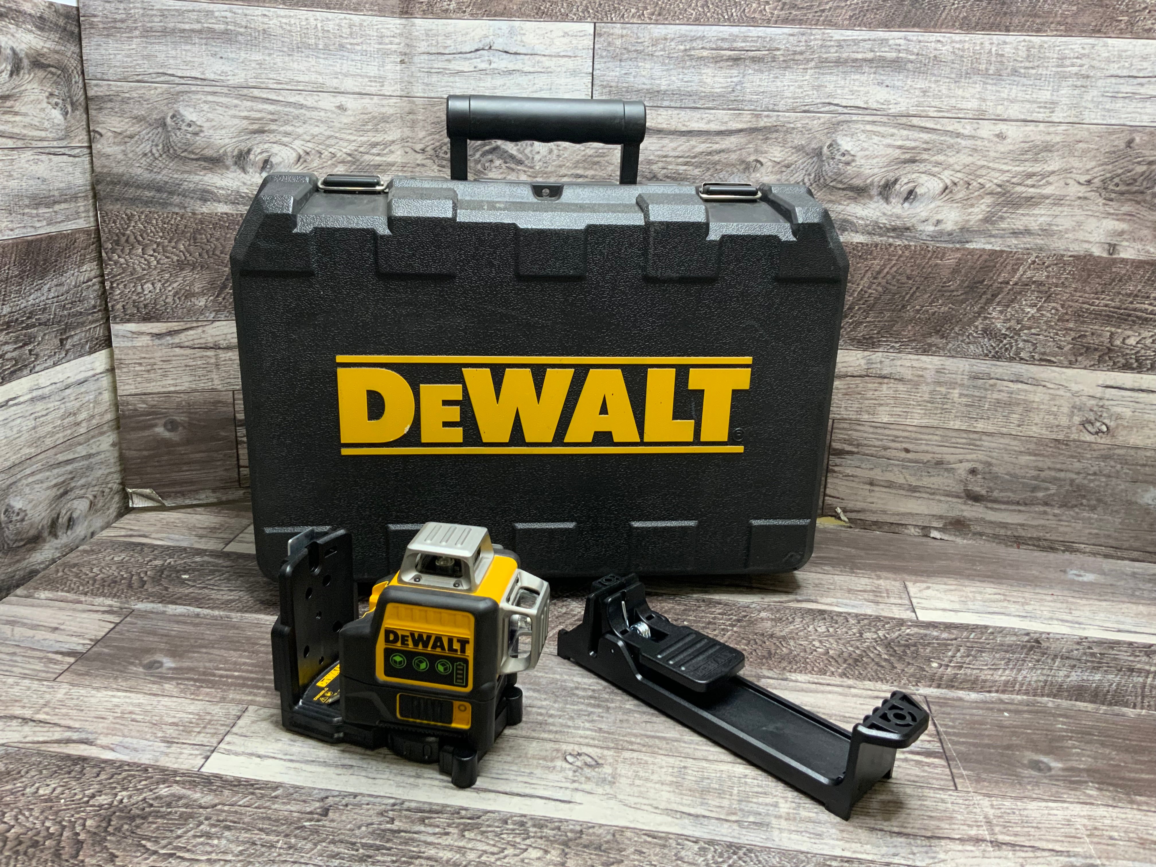 Dewalt DW089LG 12V 360-Degree Lithium-Ion Green Line Laser **FOR PARTS** (8135656734958)
